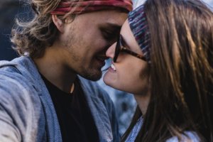 frauen beim ersten date küssen